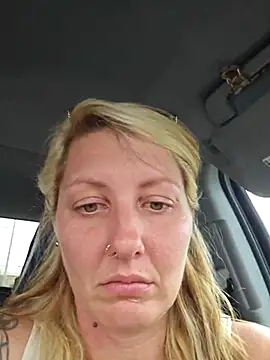 Snapshot of SheIsSomething chatting on March 17, 2025, 10:28 pm SheIsSomething online show from March 17, 2025, 10:28 pm