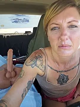 Snapshot of SheIsSomething chatting on October 15, 2025, 9:59 pm SheIsSomething online show from October 15, 2025, 9:59 pm