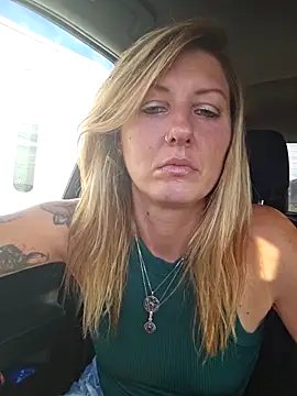 Snapshot of SheIsSomething chatting on November 3, 2025, 10:53 pm SheIsSomething online show from November 3, 2025, 10:53 pm