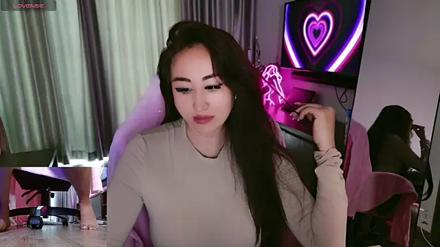 Snapshot of AsianQueens chatting on October 27, 2025, 3:21 am AsianQueens online show from October 27, 2025, 3:21 am