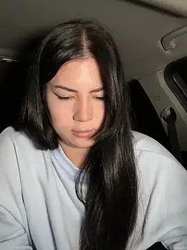 clairewntr online show from December 17, 2024, 4:32 pm