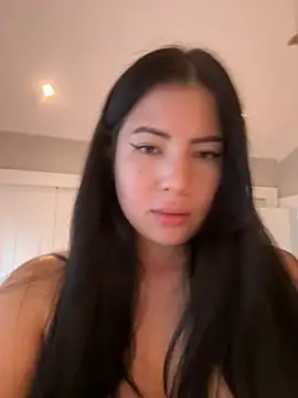 clairewntr online show from February 5, 2025, 10:44 pm