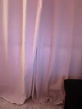 clairewntr online show from April 20, 2026, 8:32 pm