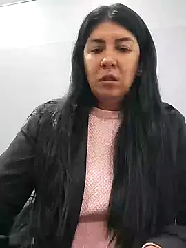 aisha latina online show from February 3, 2025, 2:24 pm