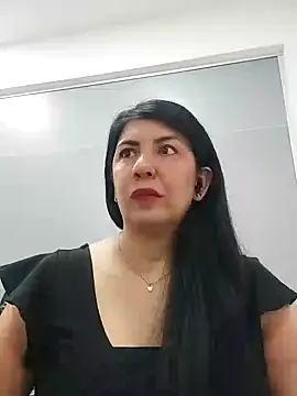 aisha latina online show from February 4, 2025, 2:32 pm