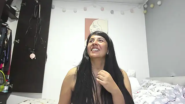 aisha latina online show from February 4, 2025, 11:38 pm