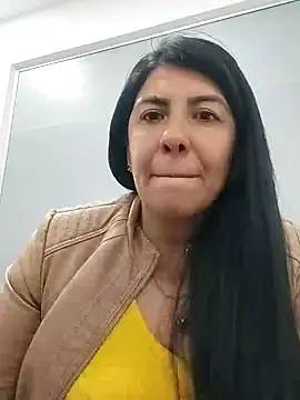 aisha latina online show from February 19, 2025, 3:16 pm