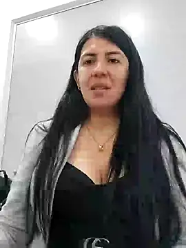 aisha latina online show from February 21, 2025, 4:37 pm