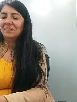 aisha latina online show from March 3, 2025, 6:33 pm