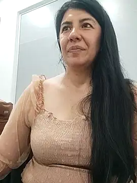 aisha latina online show from March 4, 2025, 3:59 pm