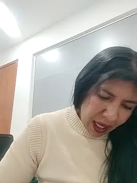 aisha latina online show from September 17, 2025, 2:52 pm