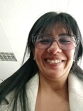 aisha latina online show from November 28, 2025, 4:42 pm