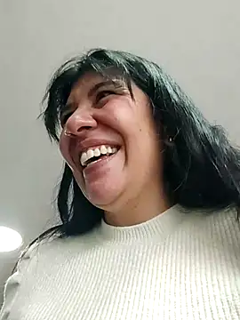 aisha latina online show from March 25, 2026, 3:18 pm