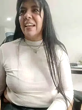 aisha latina online show from April 24, 2026, 3:36 pm