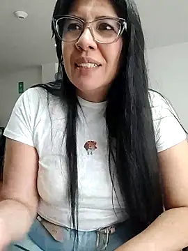 Snapshot of aisha_latina chatting on June 12, 2026, 4:17 pm aisha latina online show from June 12, 2026, 4:17 pm