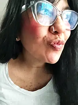 Snapshot of aisha_latina chatting on July 28, 2026, 2:24 pm aisha latina online show from July 28, 2026, 2:24 pm