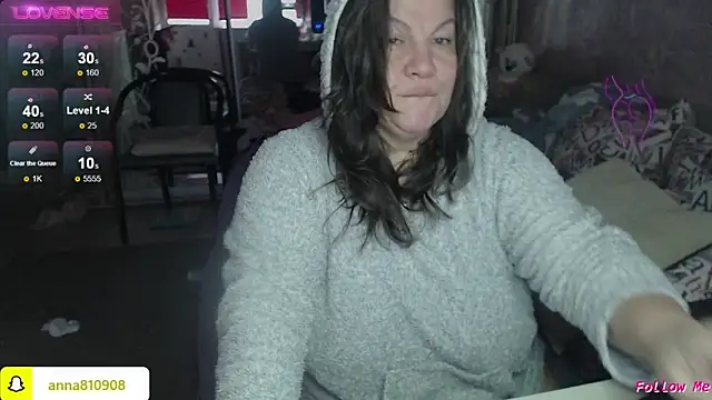 femme fatale1 online show from December 14, 2025, 8:41 am