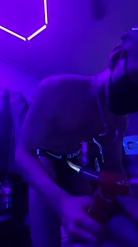 Cloudd Kingg Iceyyy online show from April 15, 2026, 7:58 pm