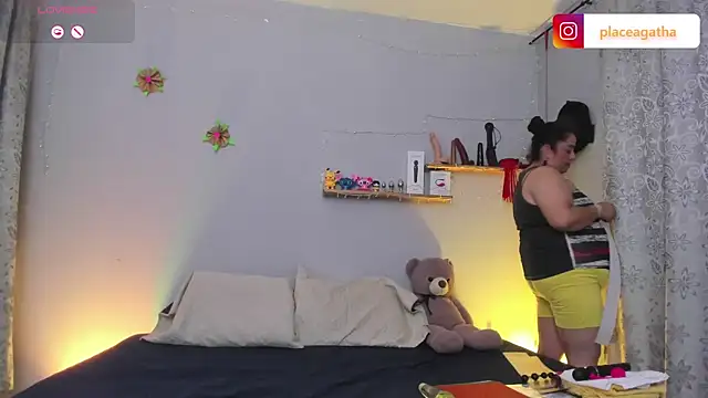 agathaxxx-69 online show from February 28, 2025, 8:18 pm