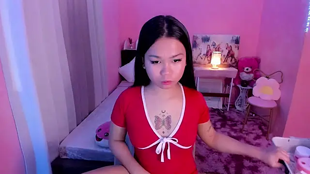 Snapshot of Vivorey_Leighn chatting on December 9, 2024, 12:34 am Vivorey Leighn online show from December 9, 2024, 12:34 am