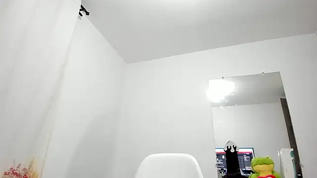 esmeraldamfc online show from February 25, 2025, 12:58 am