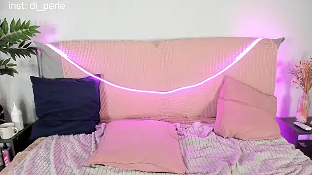 Snapshot of di_perle chatting on December 9, 2024, 7:07 pm di perle online show from December 9, 2024, 7:07 pm