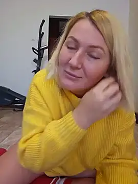 Snapshot of Marushka chatting on December 10, 2024, 1:00 pm Marushka online show from December 10, 2024, 1:00 pm