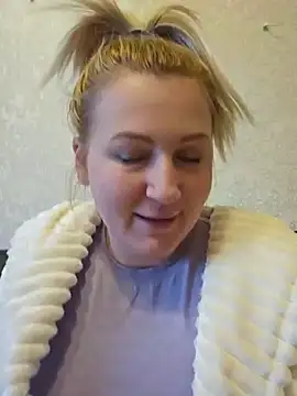 Snapshot of Marushka chatting on December 15, 2024, 2:05 pm Marushka online show from December 15, 2024, 2:05 pm