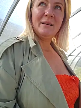 Snapshot of Marushka chatting on September 25, 2025, 7:34 am Marushka online show from September 25, 2025, 7:34 am