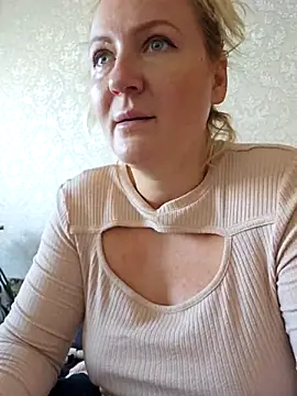 Snapshot of Marushka chatting on October 2, 2025, 6:09 am Marushka online show from October 2, 2025, 6:09 am