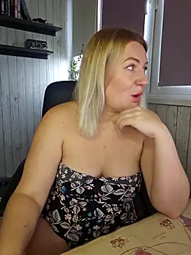 Snapshot of Marushka chatting on November 28, 2025, 8:39 am Marushka online show from November 28, 2025, 8:39 am