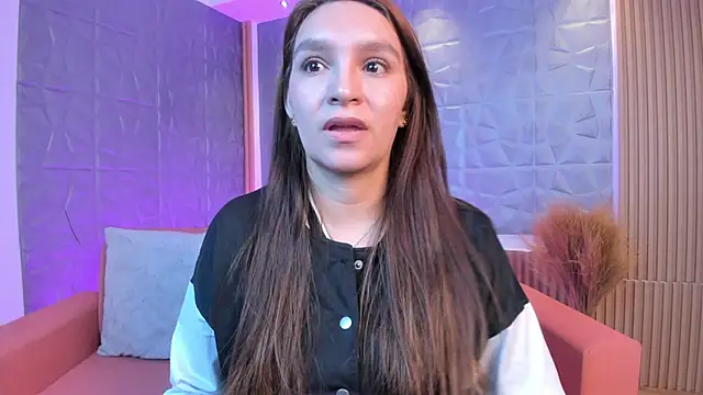 miataylorr1 online show from February 12, 2025, 12:12 pm