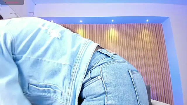 miataylorr1 online show from March 10, 2025, 11:42 am