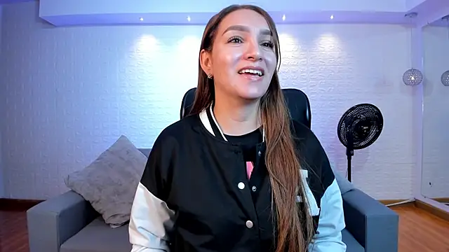 miataylorr1 online show from September 10, 2025, 12:16 pm