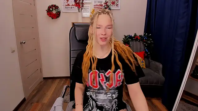 Snapshot of _fiona_Love chatting on January 12, 2026, 8:36 pm fiona Love online show from January 12, 2026, 8:36 pm