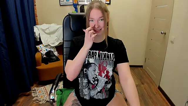 Snapshot of _fiona_Love chatting on February 17, 2026, 8:15 pm fiona Love online show from February 17, 2026, 8:15 pm