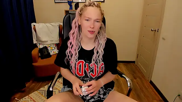 Snapshot of _fiona_Love chatting on March 16, 2026, 8:13 pm fiona Love online show from March 16, 2026, 8:13 pm