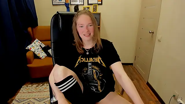 Snapshot of _fiona_Love chatting on May 16, 2026, 8:07 pm fiona Love online show from May 16, 2026, 8:07 pm