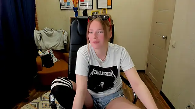 Snapshot of _fiona_Love chatting on May 23, 2026, 8:13 pm fiona Love online show from May 23, 2026, 8:13 pm