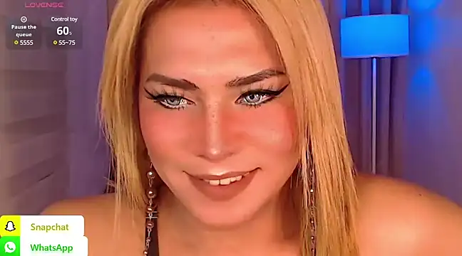 QUEEN GIAMOORE69 online show from December 15, 2024, 12:29 am