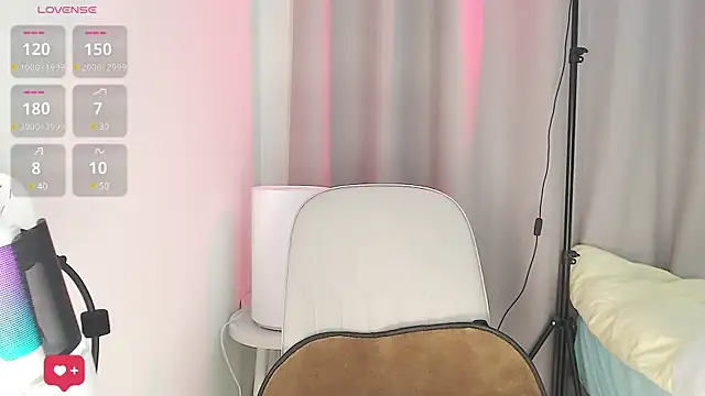 Snapshot of Anne-Sweet chatting on January 14, 2025, 4:04 am Anne-Sweet online show from January 14, 2025, 4:04 am