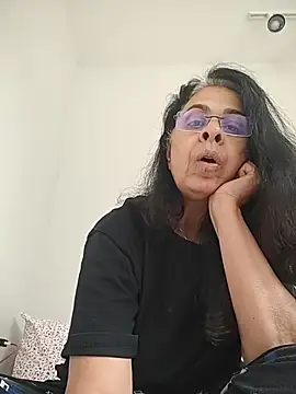 Susannemilf online show from November 22, 2025, 7:02 pm