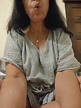 Susannemilf online show from March 22, 2026, 3:26 pm