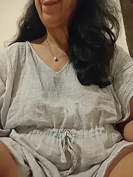 Susannemilf online show from April 7, 2026, 2:34 am