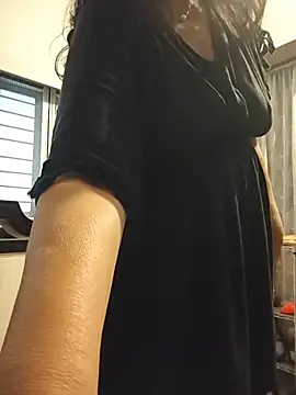 Susannemilf online show from April 8, 2026, 2:11 am