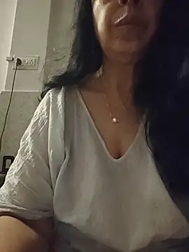 Susannemilf online show from April 22, 2026, 2:07 pm