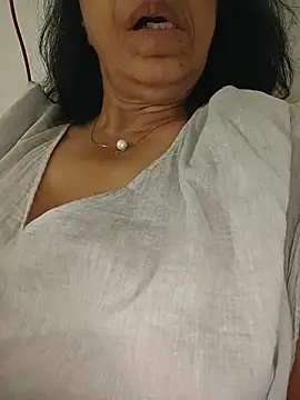 Snapshot of Susannemilf chatting on June 3, 2026, 3:50 pm Susannemilf online show from June 3, 2026, 3:50 pm