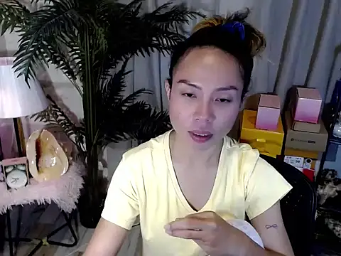 AsianTrixxx online show from May 3, 2026, 6:41 am
