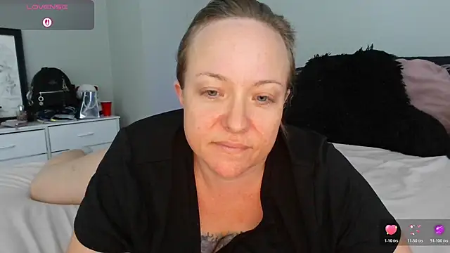 Snapshot of julimonroe chatting on July 19, 2026, 6:44 pm julimonroe online show from July 19, 2026, 6:44 pm