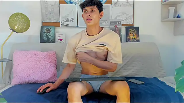 Snapshot of logan_thomas chatting on July 2, 2026, 7:42 pm logan thomas online show from July 2, 2026, 7:42 pm